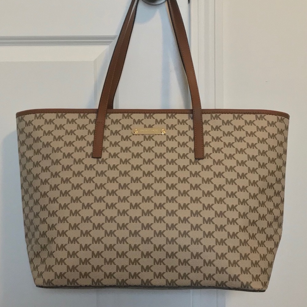 *Authentic* Michael Kors Tote